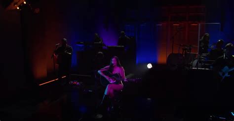 Watch Kacey Musgraves Go Naked for Her SNL Performance